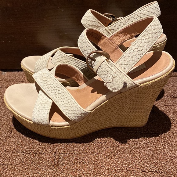 UGG never worn - Picture 2 of 7